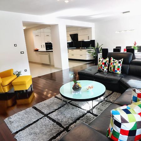 Guesthouse Esma Ровин Екстериор снимка