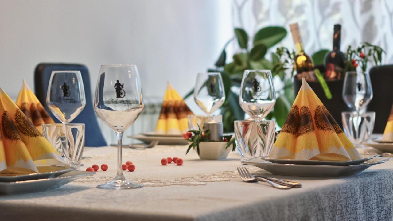 Guesthouse Esma Ровин Екстериор снимка