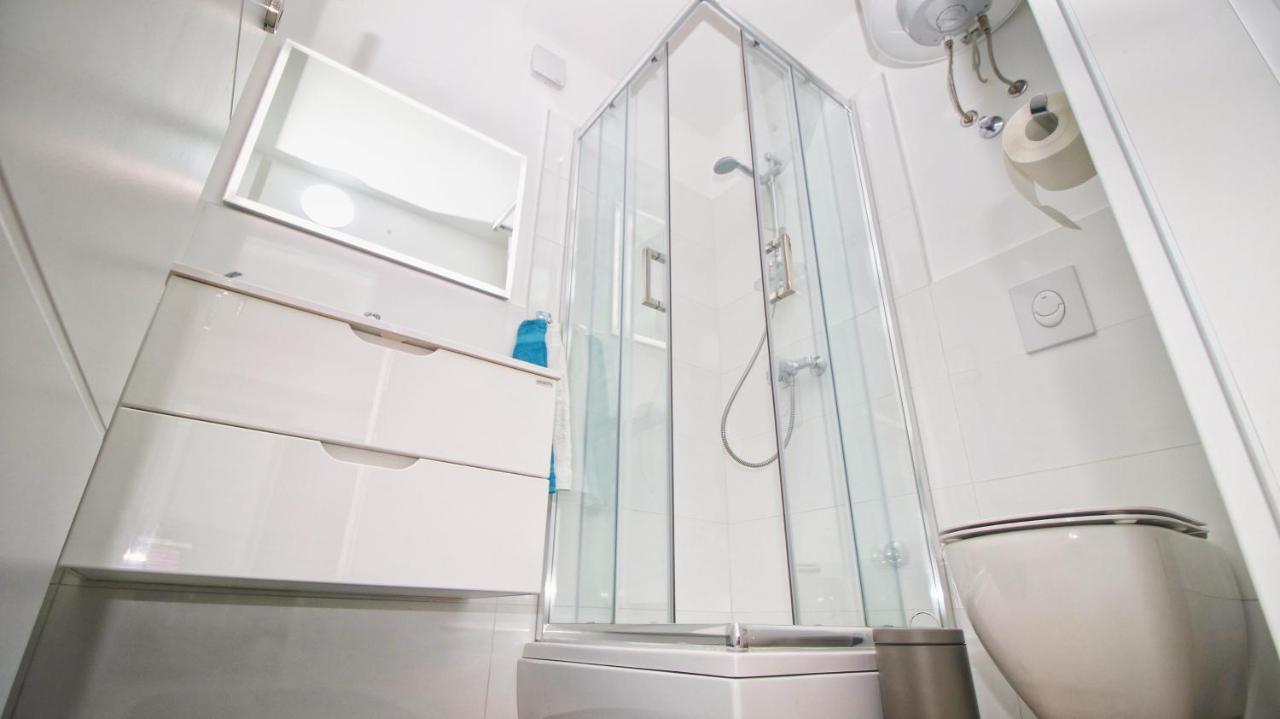 Guesthouse Esma Ровин Екстериор снимка