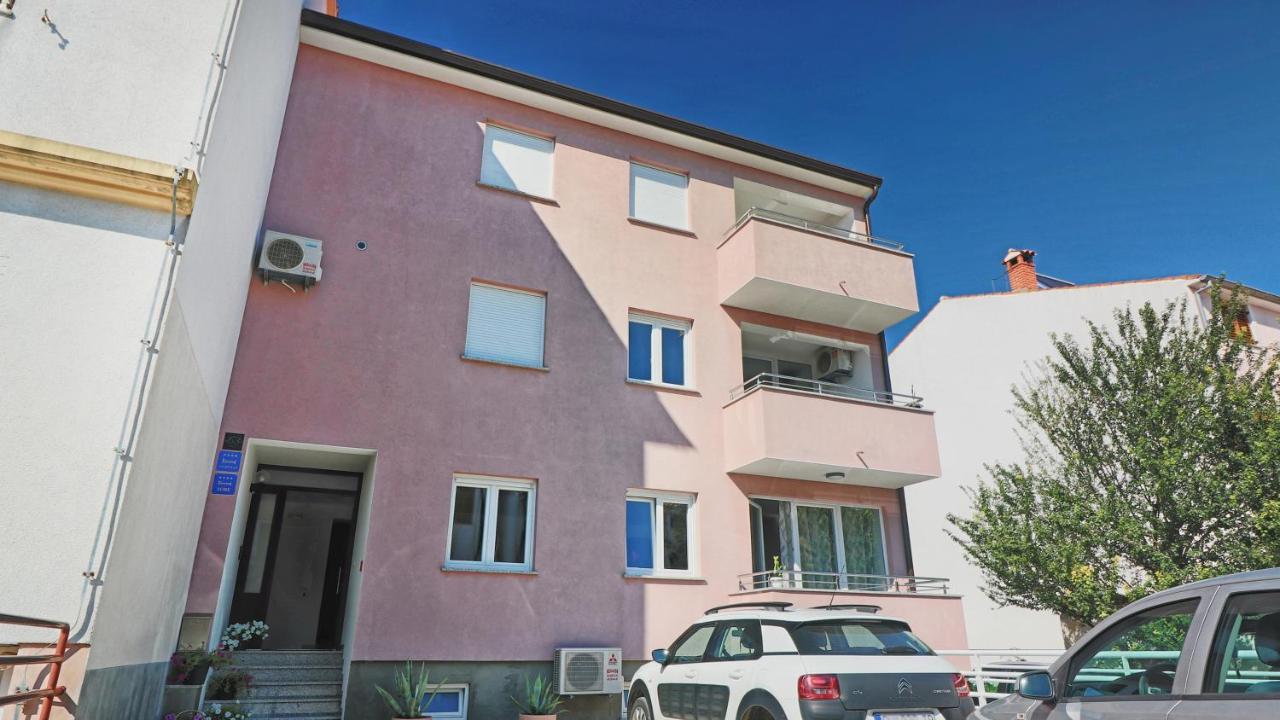 Guesthouse Esma Ровин Екстериор снимка