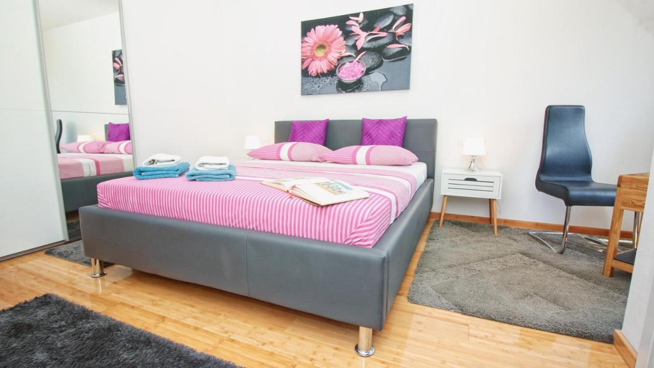 Guesthouse Esma Ровин Екстериор снимка
