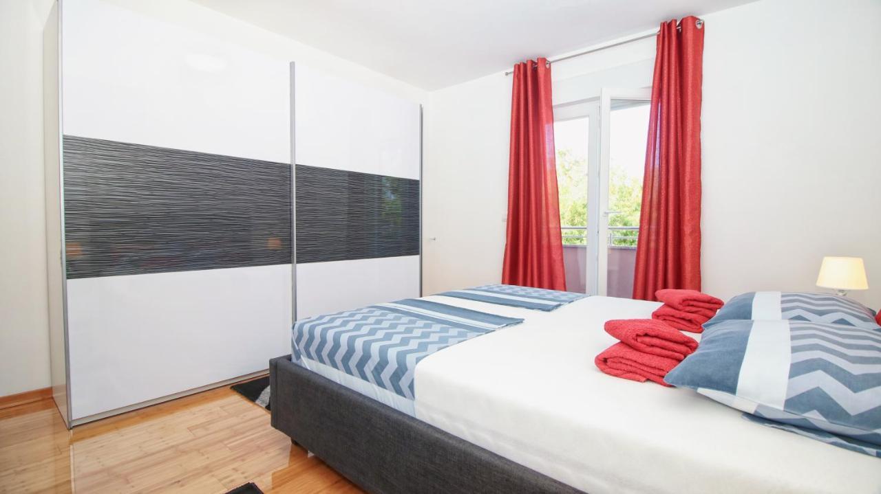 Guesthouse Esma Ровин Екстериор снимка