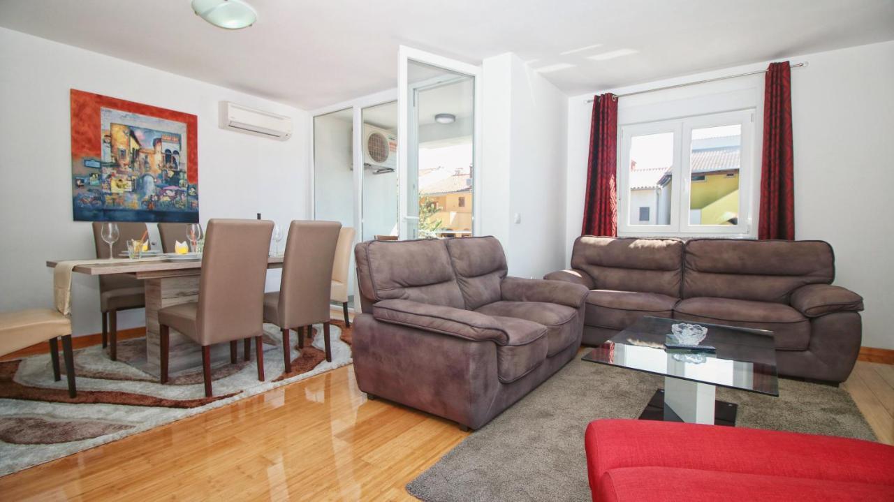 Guesthouse Esma Ровин Екстериор снимка