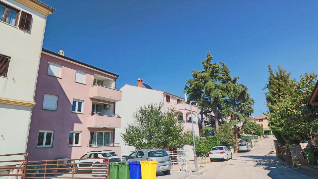 Guesthouse Esma Ровин Екстериор снимка