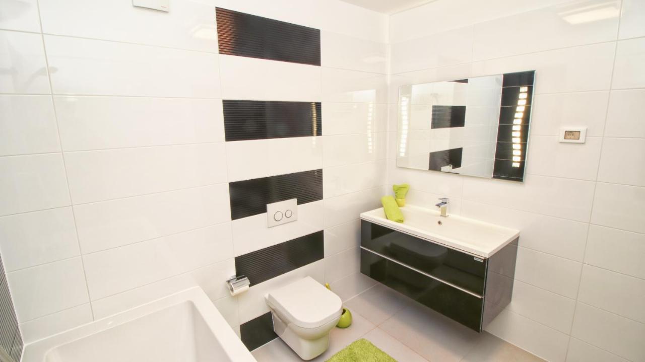 Guesthouse Esma Ровин Екстериор снимка