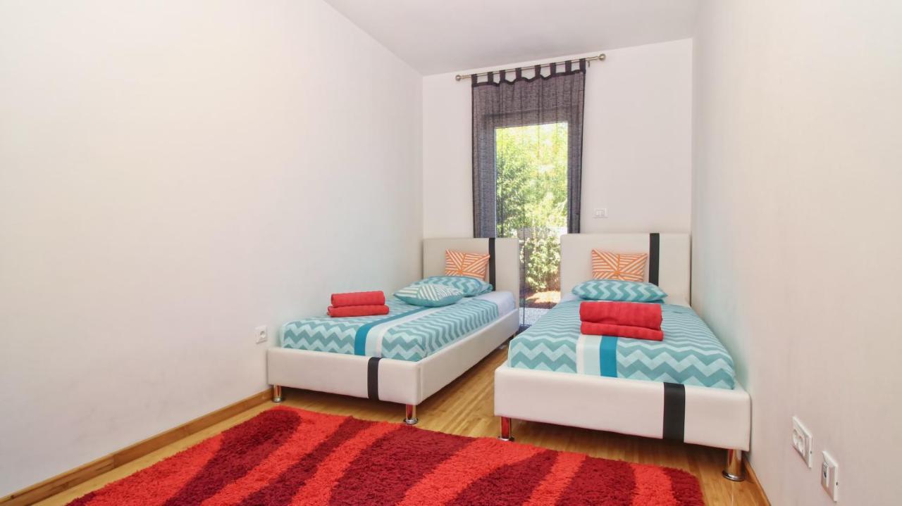 Guesthouse Esma Ровин Екстериор снимка