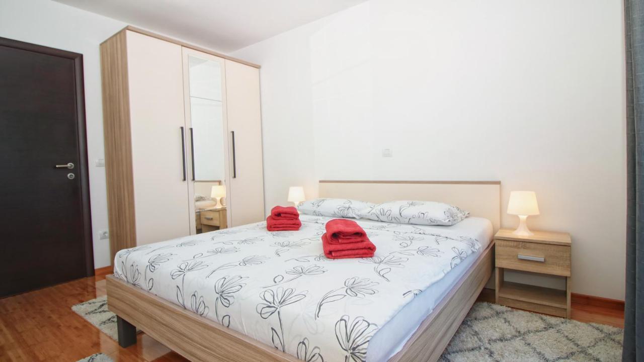 Guesthouse Esma Ровин Екстериор снимка