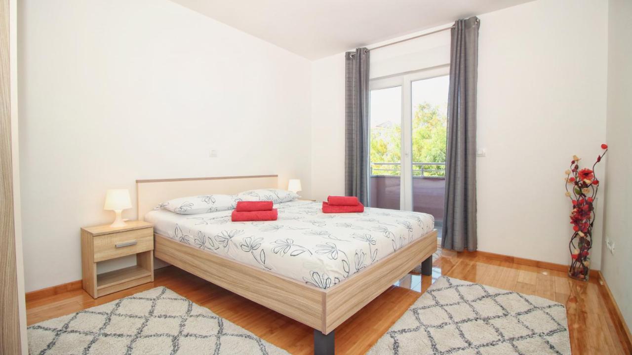 Guesthouse Esma Ровин Екстериор снимка