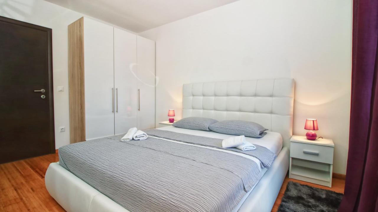 Guesthouse Esma Ровин Екстериор снимка