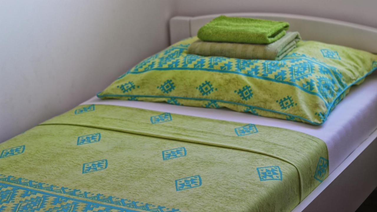 Guesthouse Esma Ровин Екстериор снимка