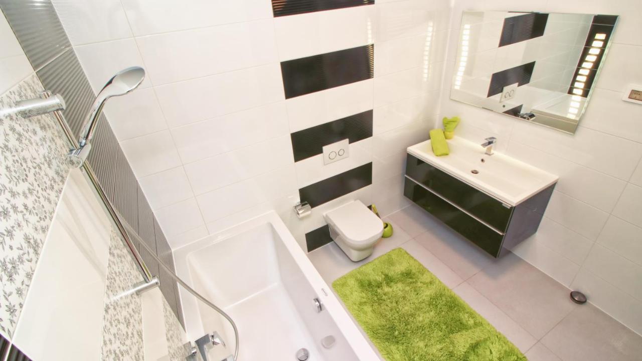 Guesthouse Esma Ровин Екстериор снимка