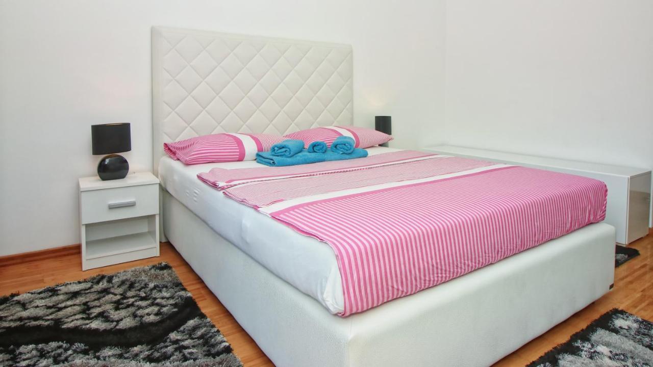 Guesthouse Esma Ровин Екстериор снимка