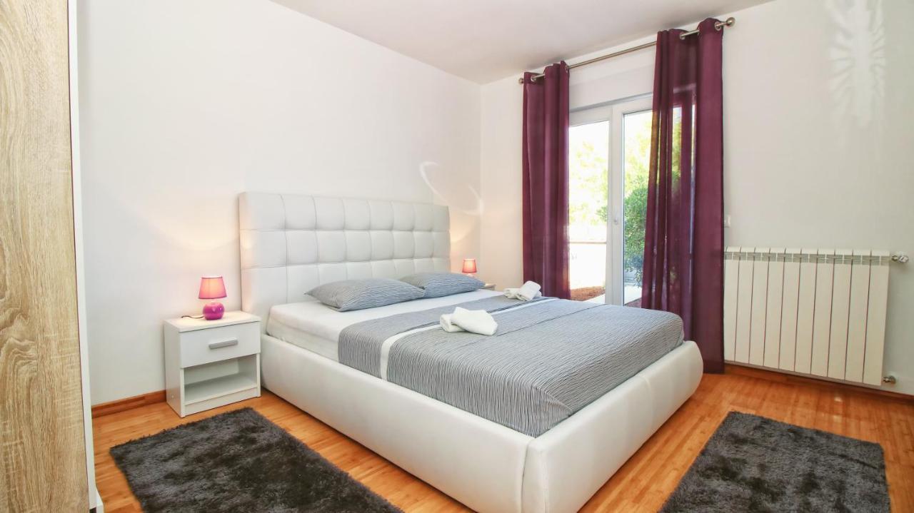 Guesthouse Esma Ровин Екстериор снимка
