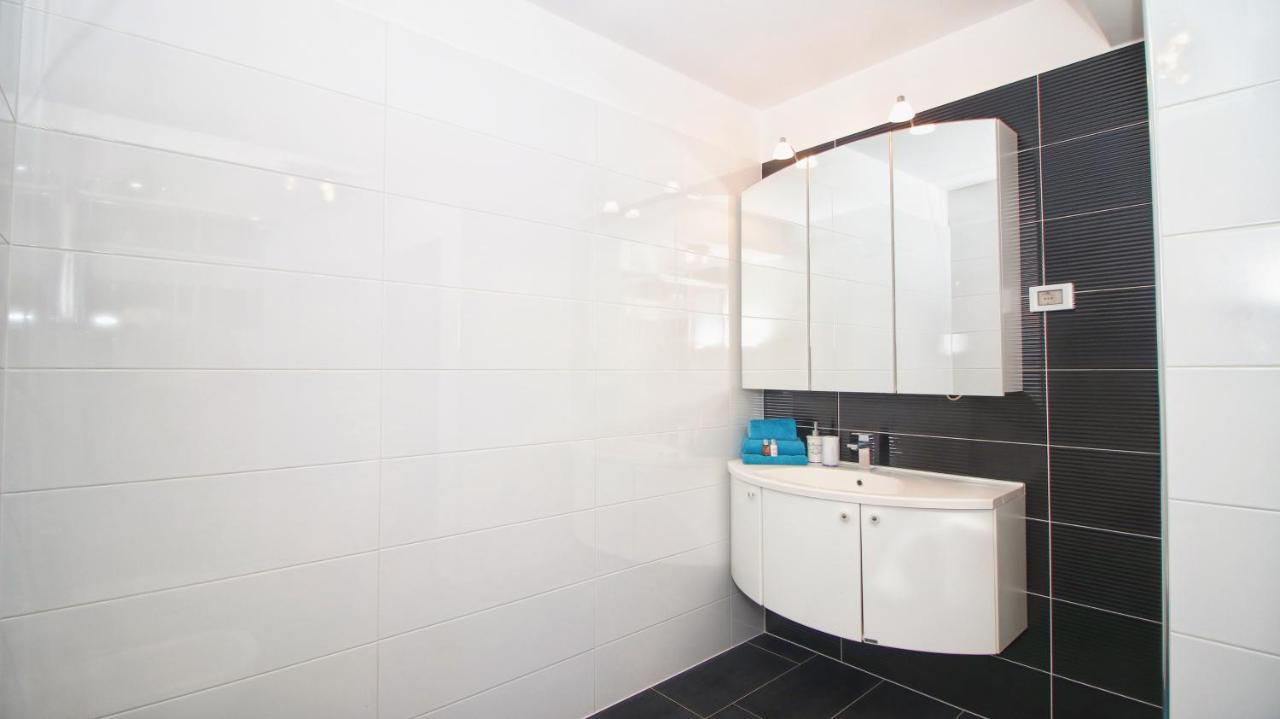 Guesthouse Esma Ровин Екстериор снимка